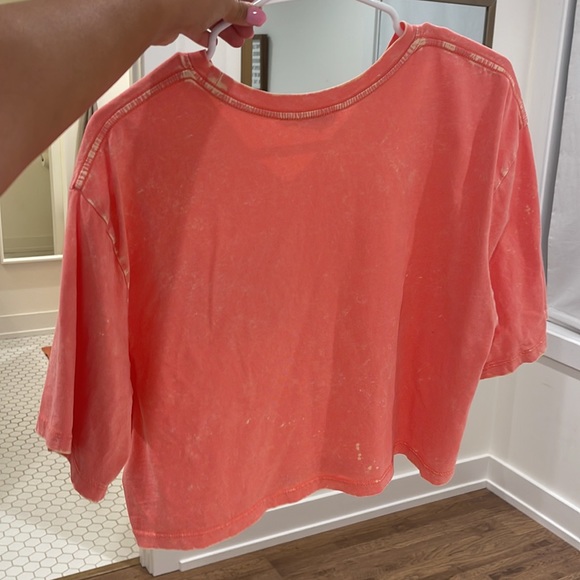 Cute distressed tee - Picture 3 of 3